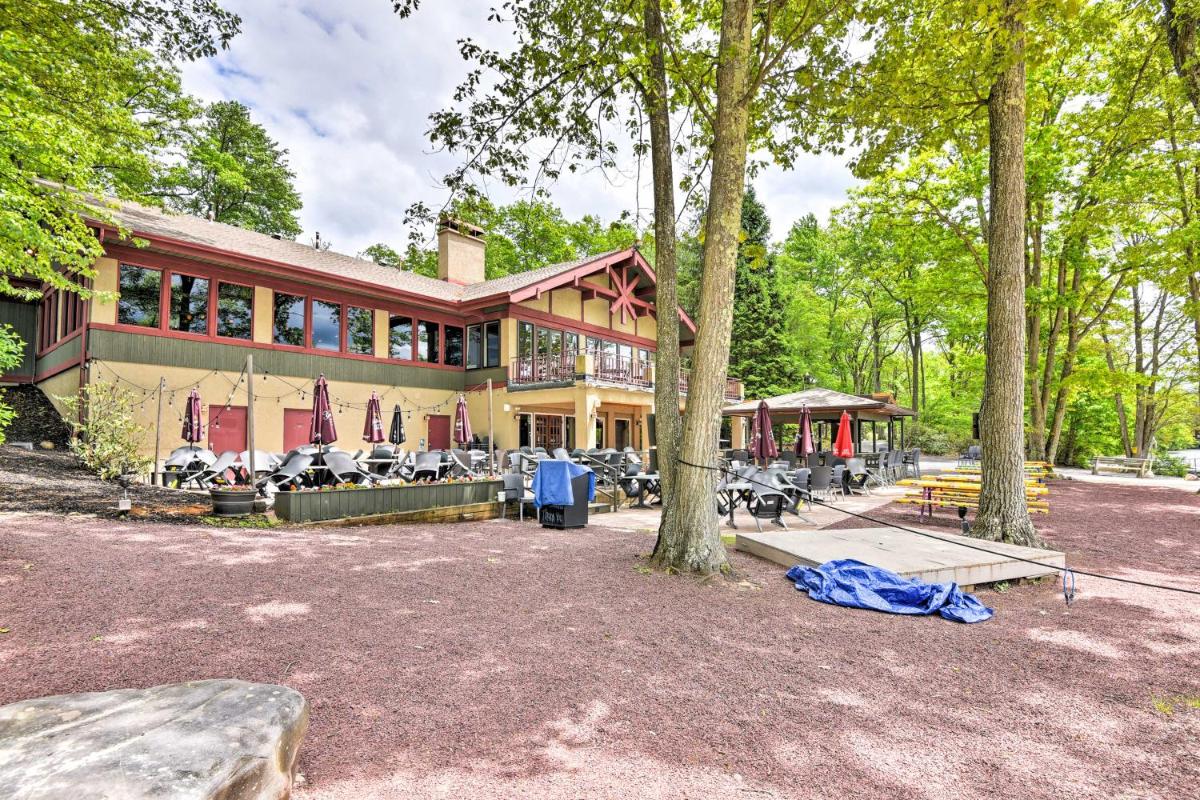 Chic Poconos Retreat Next to Big Boulder Mountain! Main image 1